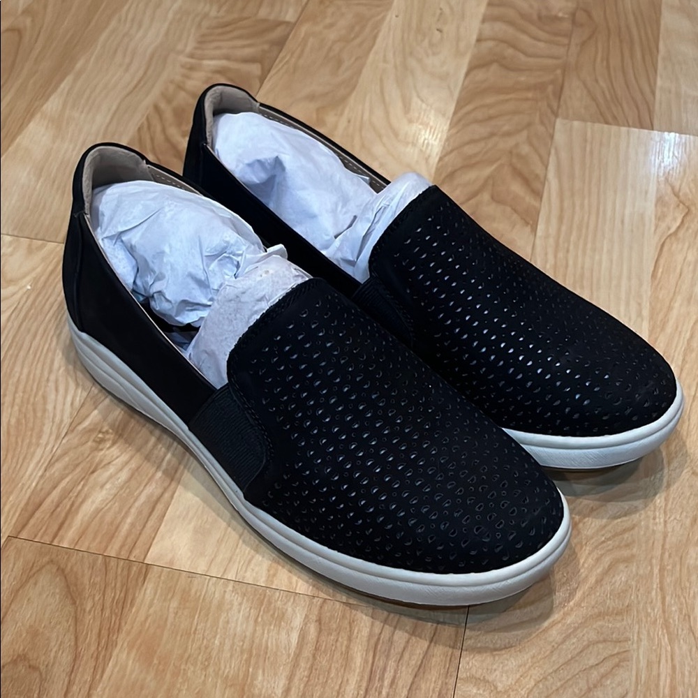 Earth Origins Black and White Casual Sneakers